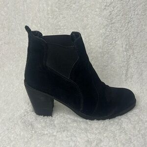Crown Vintage Gabriela black suede block heel ankle boots sizer 9.5